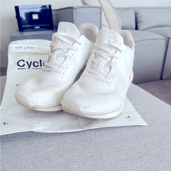 On running Cyclon - Picture 3 of 5